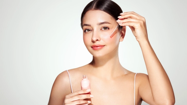 Bí quyết chọn serum trị mụn, se khít lỗ chân lông cho da dầu